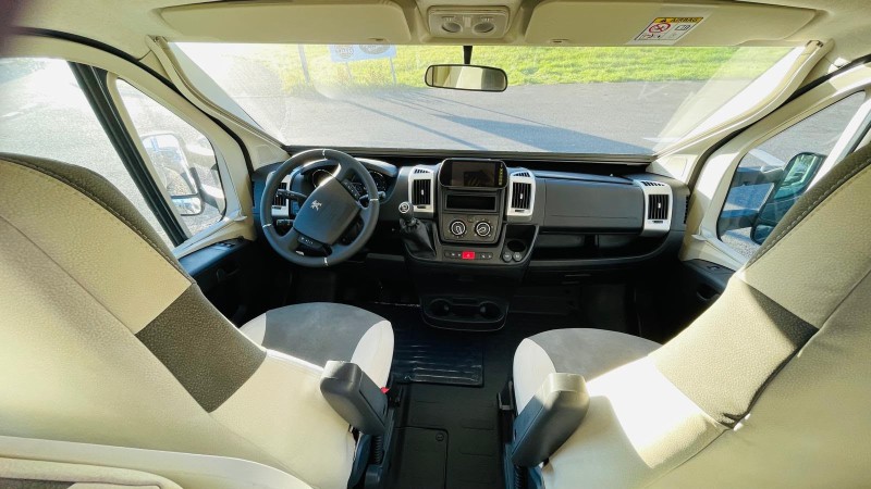 McLouis Glamys 320 Camping-car - Roche, Suisse