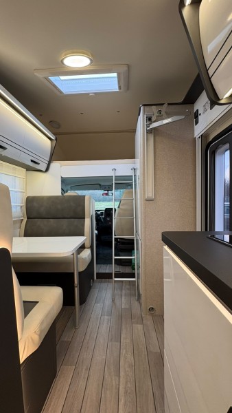 McLouis Glamys 320 Camping-car - Roche, Suisse