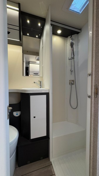 McLouis Glamys 320 Camping-car - Roche, Suisse