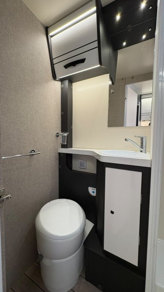 McLouis Glamys 320 Camping-car - Roche, Suisse