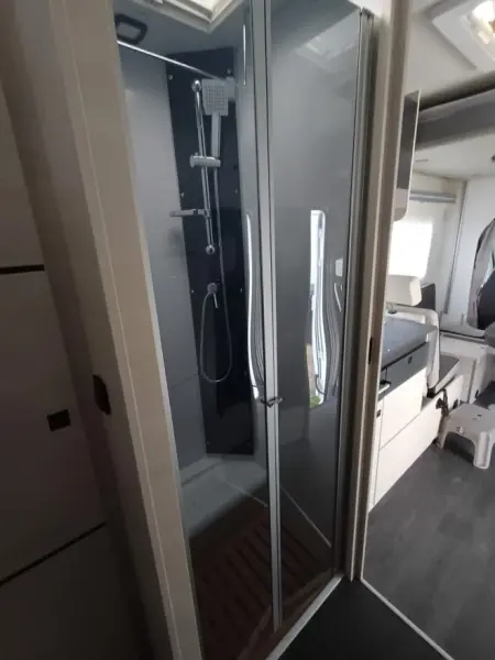Challenger 380 GRAPHITE Husbil - Zürich, Schweiz
