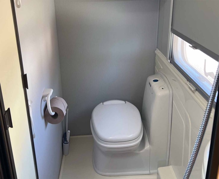 Knaus Südwind 450 Caravan - Geltendorf, Germany