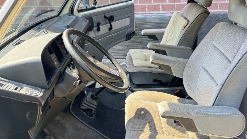 VW California T3 Retkeilyauto - Terre di Pedemonte, Sveitsi