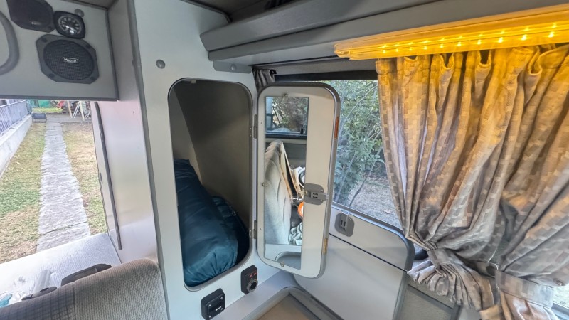 VW California T3 Retkeilyauto - Terre di Pedemonte, Sveitsi