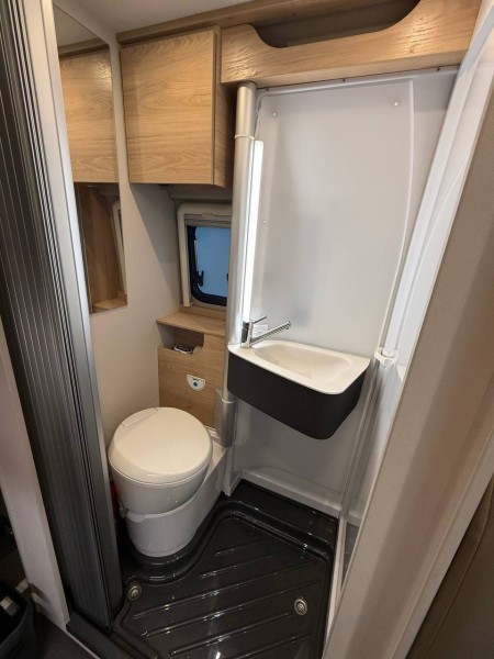 Dethleffs Globetrail 600 Campingbus - Staad, Schweiz