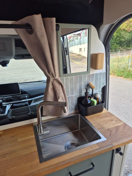 Maxus e-Delivery 9 Campingbus - Zürich, Schweiz