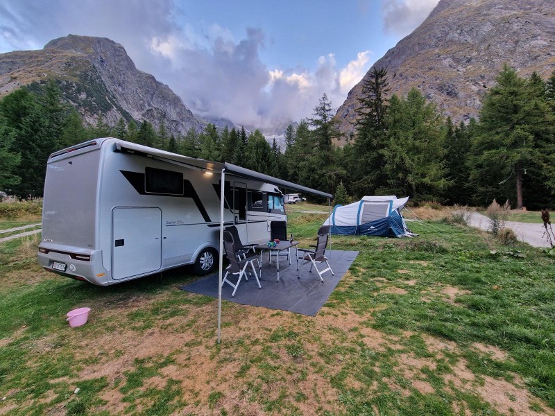 Adria Sonic Supreme 700 DL Wohnmobil - Villeneuve, Schweiz
