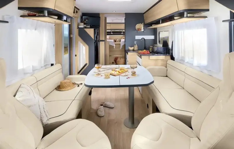 Itineo JC740 Husbil - Courrendlin, Schweiz
