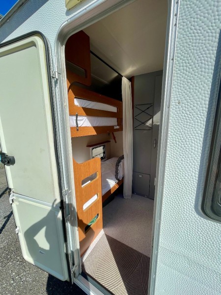 Knaus DESEO Plus 400 Wohnwagen - Heimberg, Schweiz