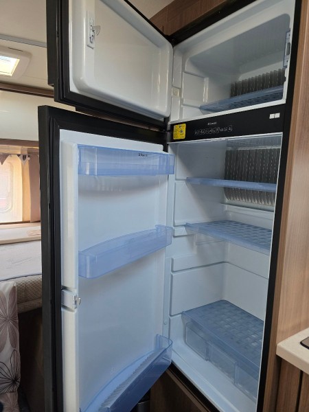 Bürstner Averso Top 560 TK Caravan - Eschlikon, Switzerland