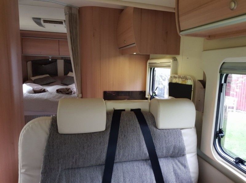 Bürstner Flerfärgad Wohnmobil - Ucklum, Schweden