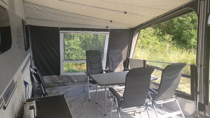 Knaus Sport 500 QDK Matkailuvaunu - Gørløse, Tanska