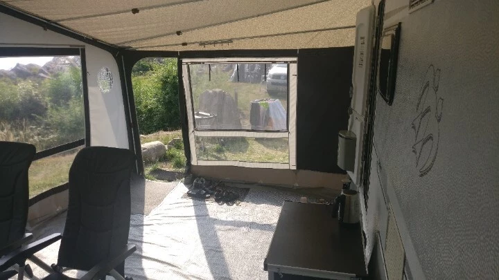 Knaus Sport 500 QDK Matkailuvaunu - Gørløse, Tanska