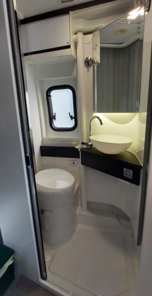 Adria Twin 640 SGX Matkailuauto Campingbus - Hanko, Finnland