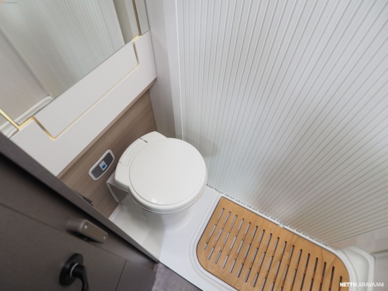 Challenger X150 retkeilyauto Campingbus - Oulu, Finnland