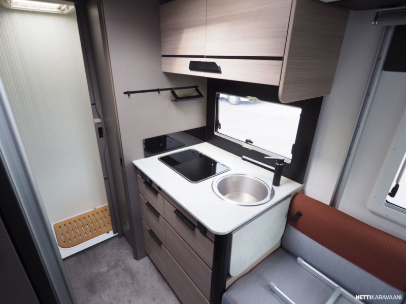 Challenger X150 retkeilyauto Campingbus - Oulu, Finnland