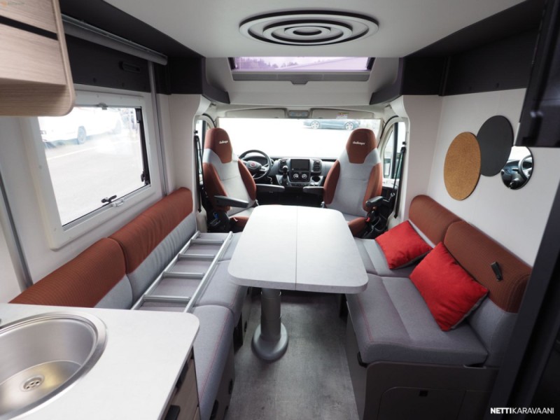 Challenger X150 retkeilyauto Campingbus - Oulu, Finnland