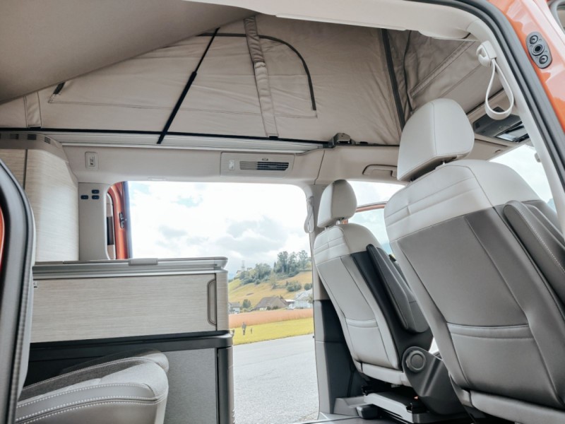 VW T7 New California Ocean PHEV Hybrid 4Motion Campingbus - Altendorf, Schweiz