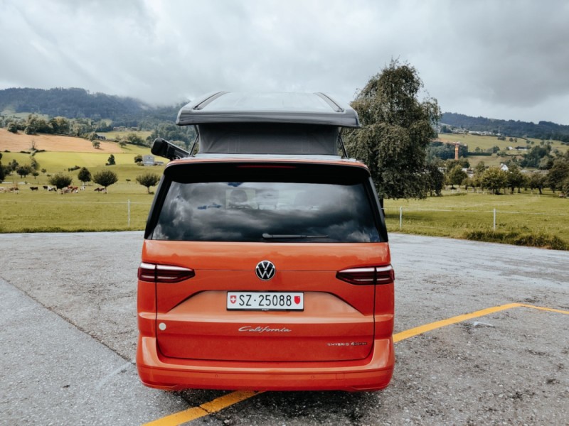 VW T7 New California Ocean PHEV Hybrid 4Motion Campingbus - Altendorf, Schweiz