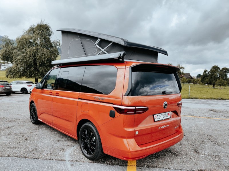 VW T7 New California Ocean PHEV Hybrid 4Motion Campingbus - Altendorf, Schweiz