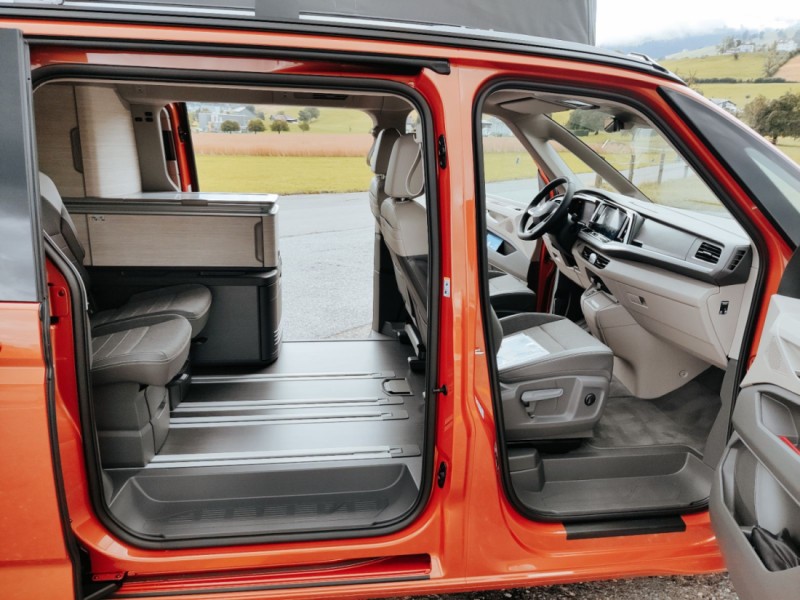 VW T7 New California Ocean PHEV Hybrid 4Motion Campingbus - Altendorf, Schweiz