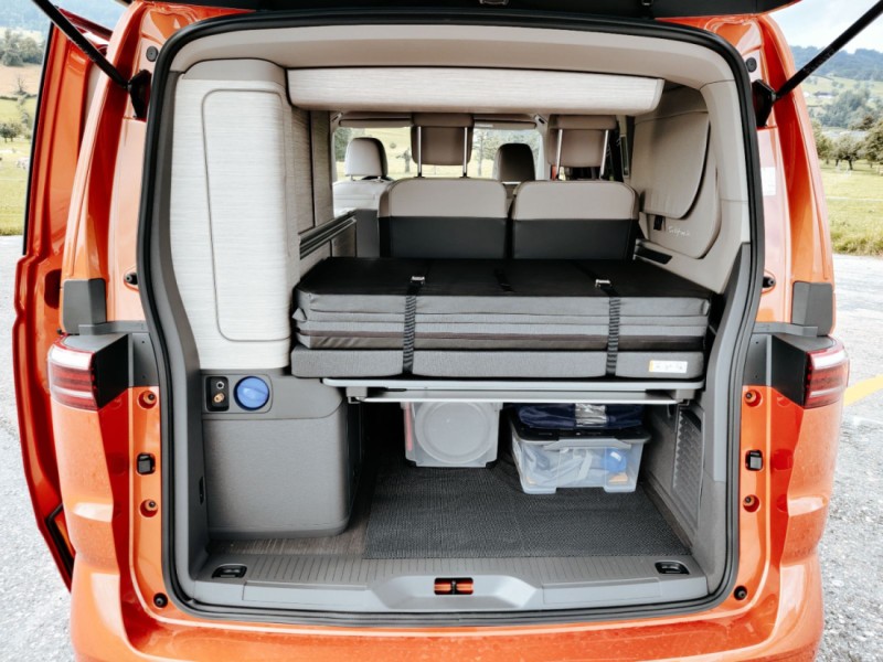VW T7 New California Ocean PHEV Hybrid 4Motion Campingbus - Altendorf, Schweiz
