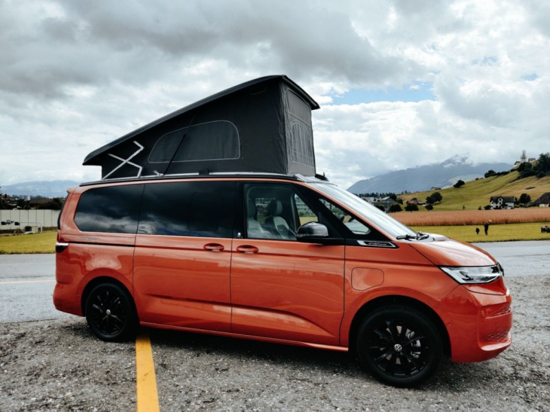 VW T7 New California Ocean PHEV Hybrid 4Motion Campingbus - Altendorf, Schweiz