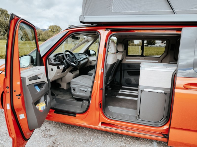 VW T7 New California Ocean PHEV Hybrid 4Motion Campingbus - Altendorf, Schweiz