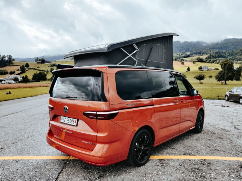 VW T7 New California Ocean PHEV Hybrid 4Motion Campingbus - Altendorf, Schweiz