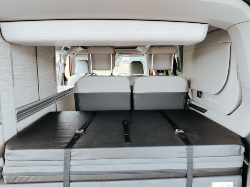 VW T7 New California Ocean PHEV Hybrid 4Motion Campingbus - Altendorf, Schweiz