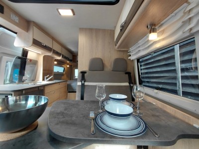 Pössl Summit 600 plus mit Aufstelldach Campervan - Biel, Switzerland