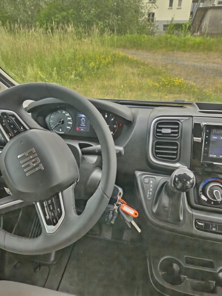 Knaus 600 MQ Retkeilyauto - Grosswangen, Sveitsi