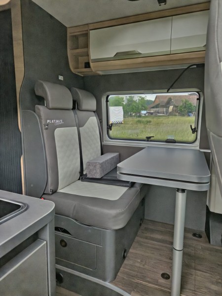 Knaus 600 MQ Retkeilyauto - Grosswangen, Sveitsi