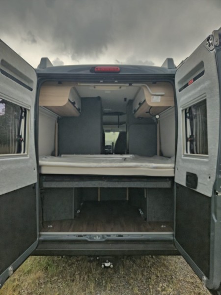 Knaus 600 MQ Retkeilyauto - Grosswangen, Sveitsi