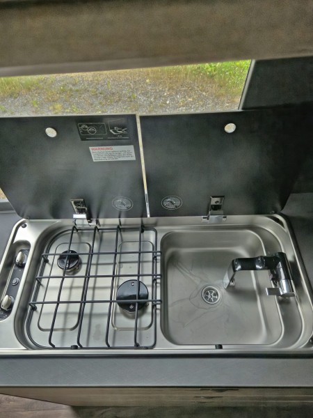Knaus 600 MQ Retkeilyauto - Grosswangen, Sveitsi