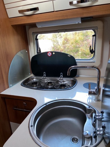 Eura Mobil Eura Mobil Terrestra 720 EBF Låga Långbäddar + taksäng Wohnmobil - Katrineholm, Schweden
