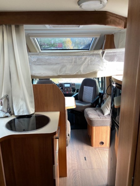 Eura Mobil Eura Mobil Terrestra 720 EBF Låga Långbäddar + taksäng Wohnmobil - Katrineholm, Schweden