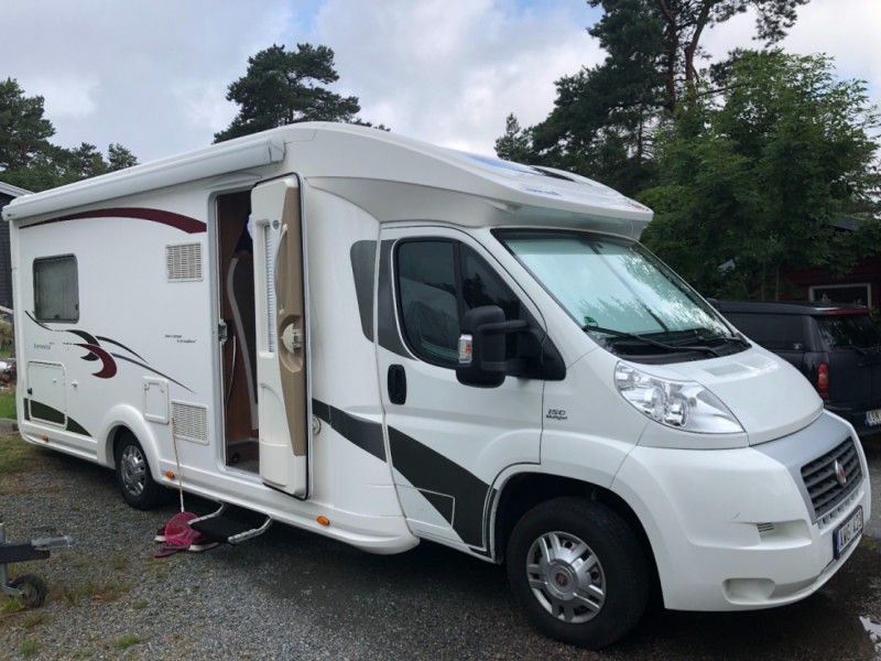 Eura Mobil Eura Mobil Terrestra 720 EBF Låga Långbäddar + taksäng Wohnmobil - Katrineholm, Schweden
