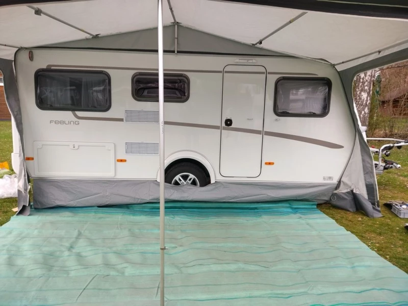 Eriba Hymer Eriba Feeling 425 mit Schlafdach Wohnwagen - Hunzenschwil, Schweiz