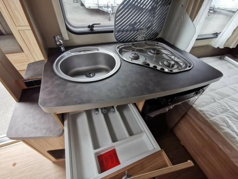 Eriba Hymer Eriba Feeling 425 mit Schlafdach Wohnwagen - Hunzenschwil, Schweiz