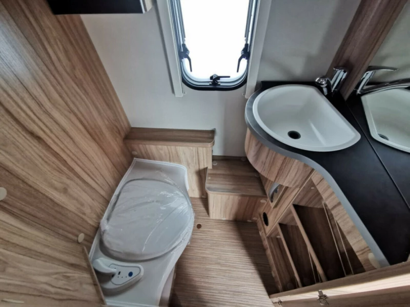 Eriba Hymer Eriba Feeling 425 mit Schlafdach Wohnwagen - Hunzenschwil, Schweiz