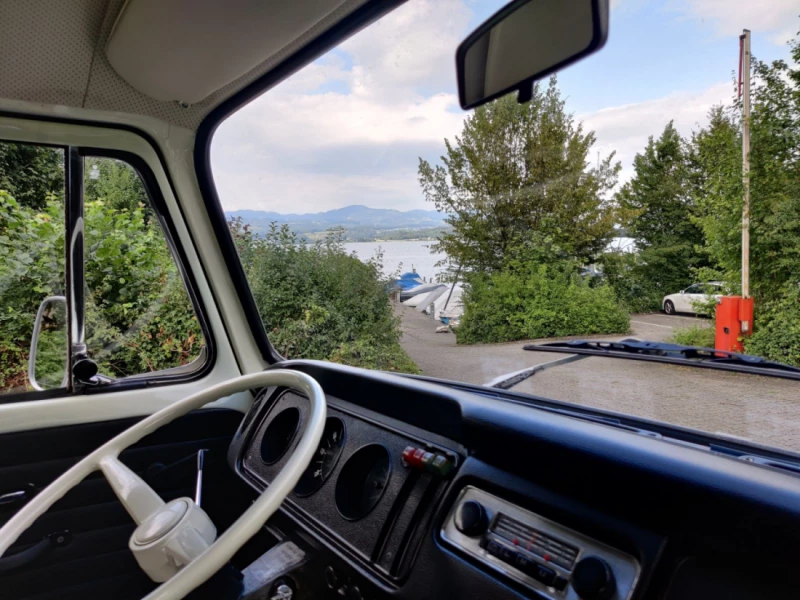 VW T2a De Luxe Bus Campingbus - Altendorf, Schweiz