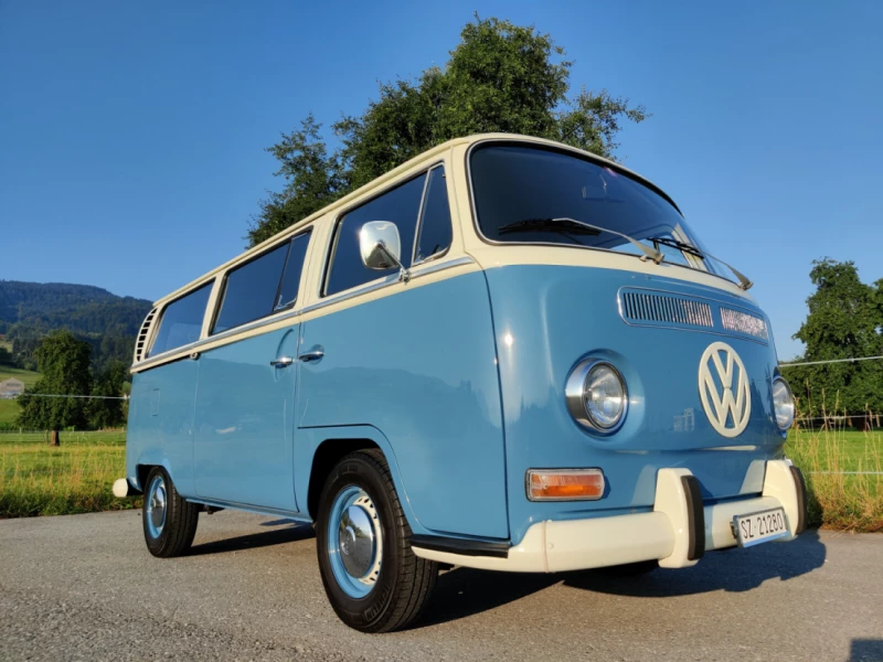 VW T2a De Luxe Bus Campingbus - Altendorf, Schweiz