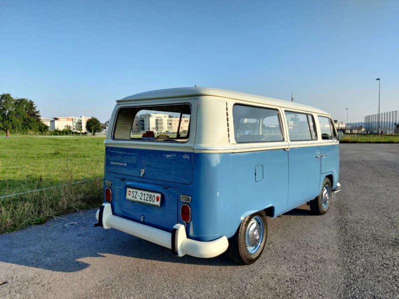 VW T2a De Luxe Bus Campingbus - Altendorf, Schweiz