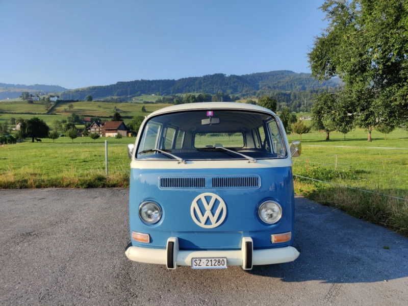 VW T2a De Luxe Bus Campingbus - Altendorf, Schweiz