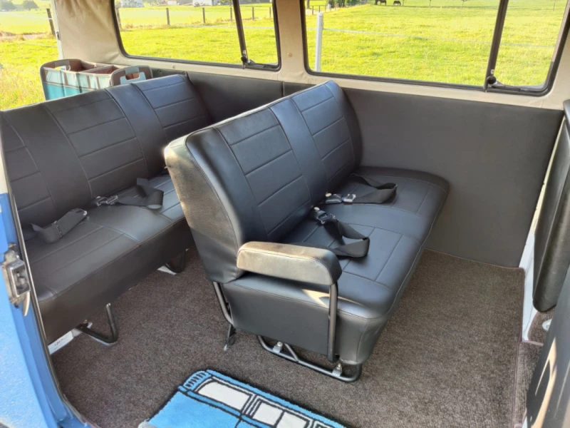 VW T2a De Luxe Bus Campingbus - Altendorf, Schweiz