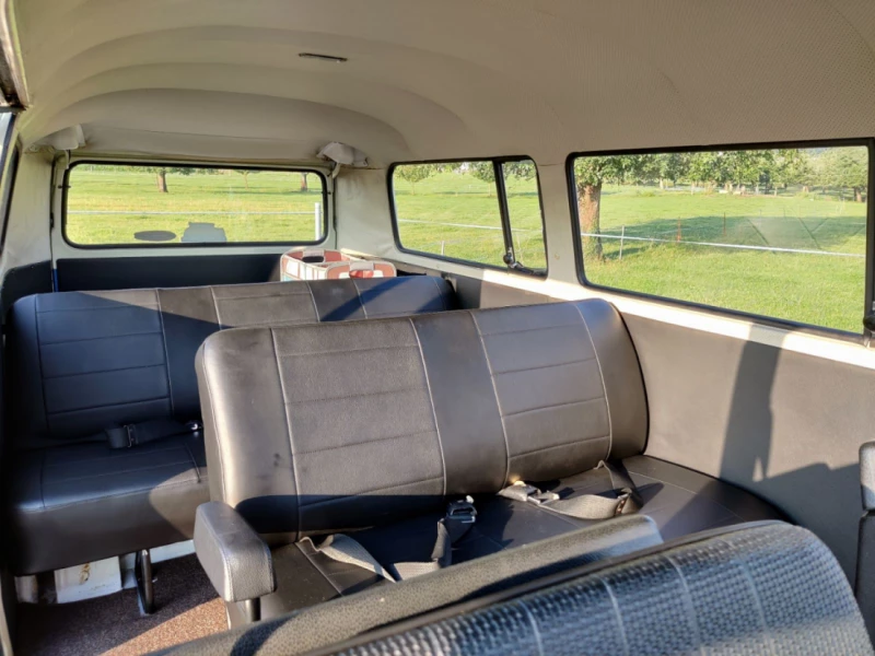 VW T2a De Luxe Bus Campingbus - Altendorf, Schweiz