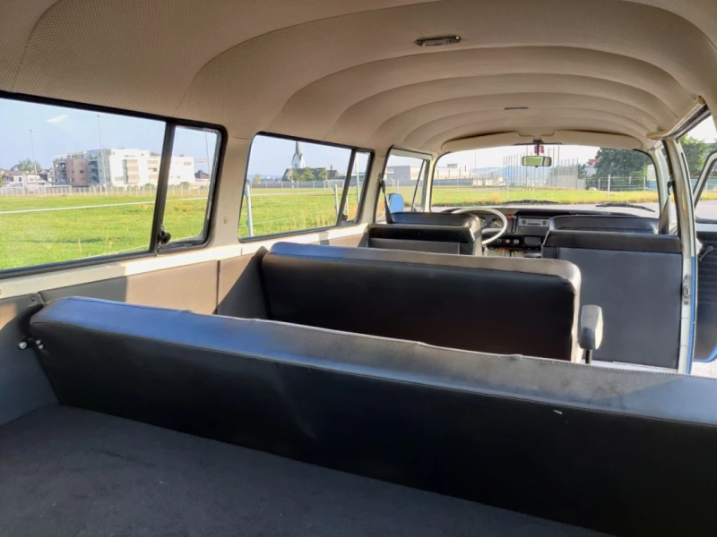 VW T2a De Luxe Bus Campingbus - Altendorf, Schweiz