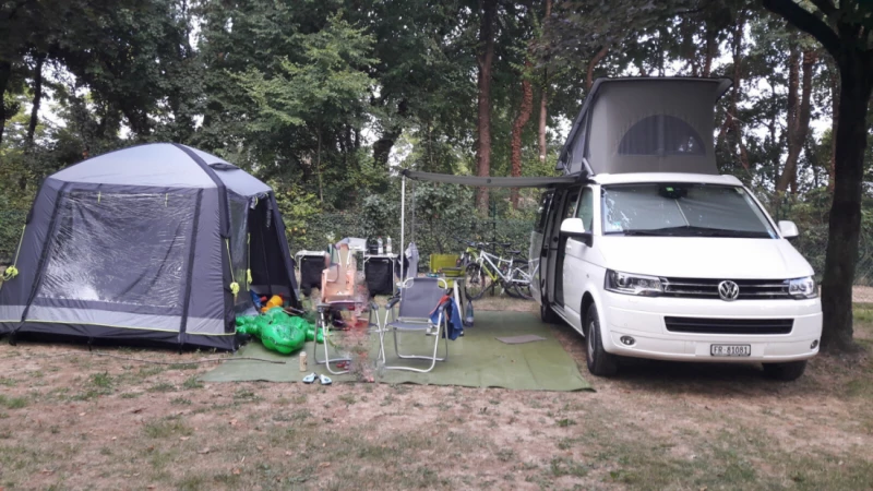 VW Beach Camper Edition Campingbus - Rechthalten, Schweiz