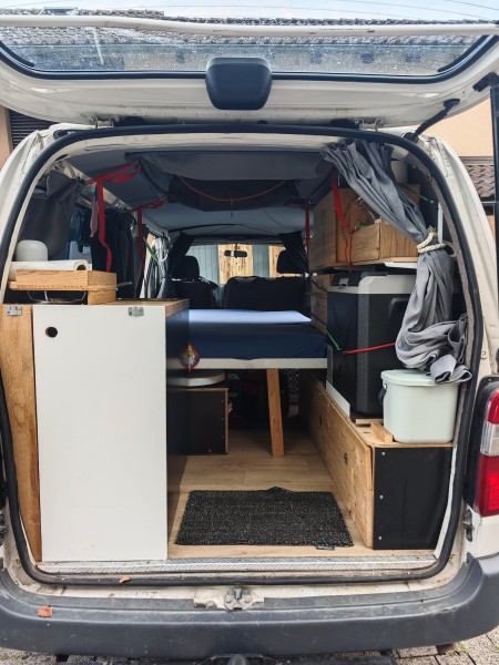 Toyota Hiace 4x4 Campingbus - Ebikon, Schweiz